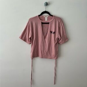 Pink T-shirt with deep v, rose and skull print